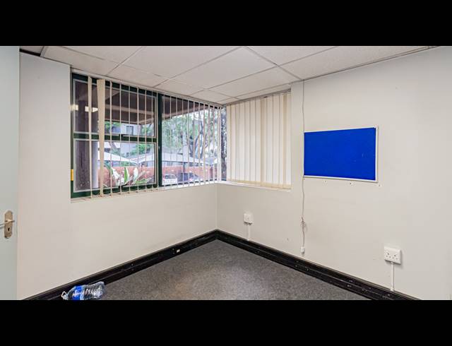 665M² OFFICE TO LET IN FERNDALE